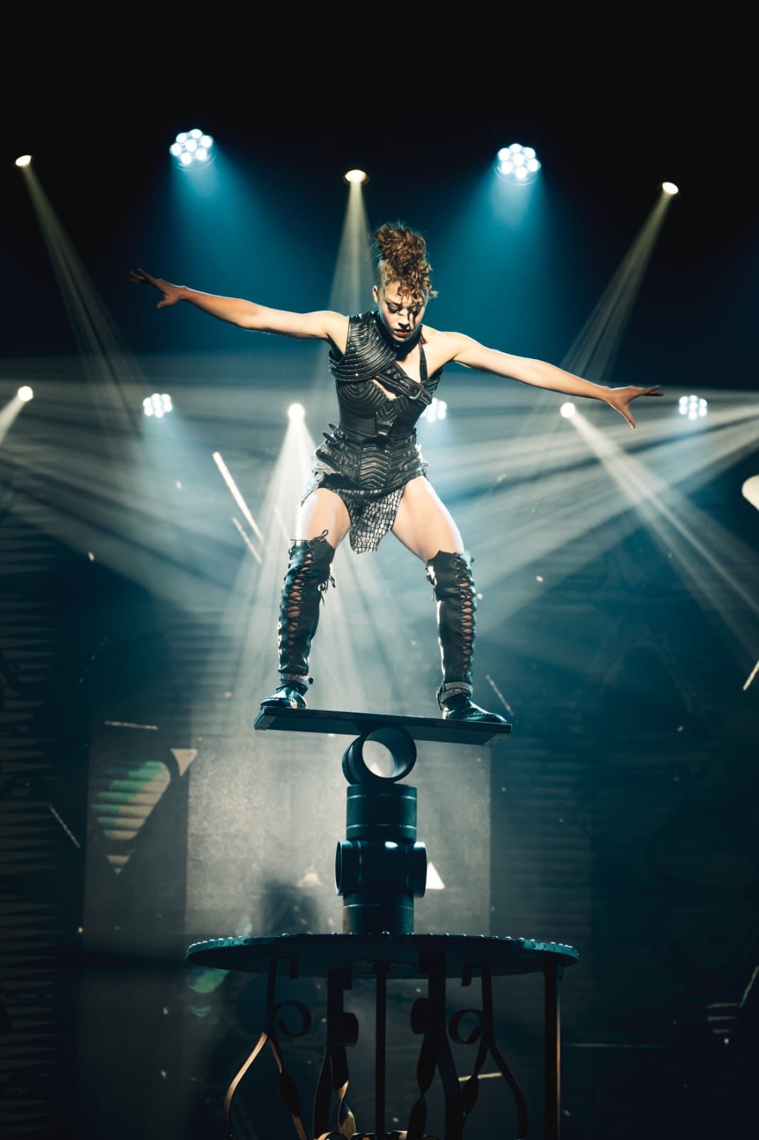 Spectacle cabaret Pornichet – performance acrobatique - Megane Rouleau